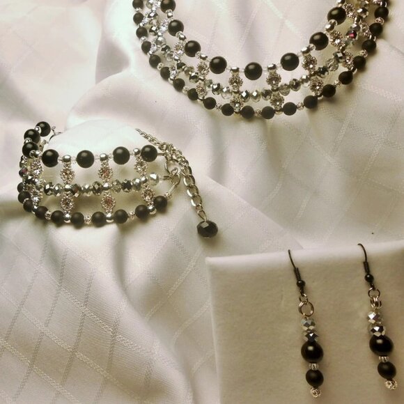 Unique hand made set : necklace, bracelet, and earrings - Picture 1 of 3